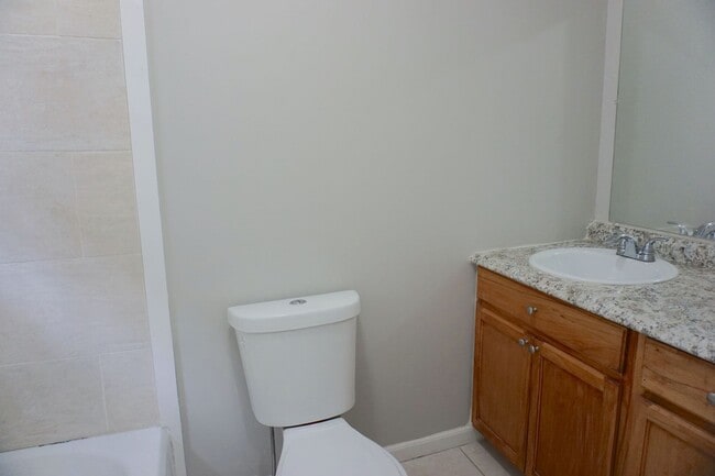Building Photo - 3 BED | 2 BATH | PRIVATE PATIO | WALK TO FORSYTH