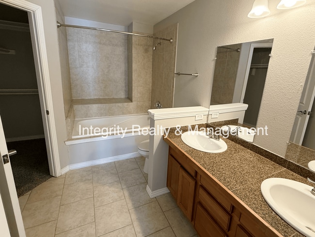 Building Photo - 4001 E 16th Ave