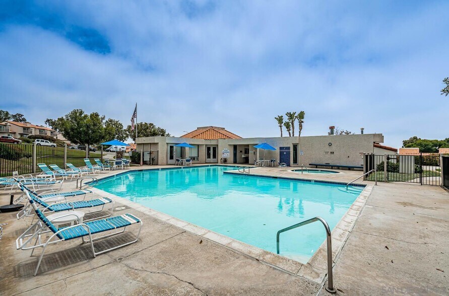 Building Photo - 6701 Paseo del Norte