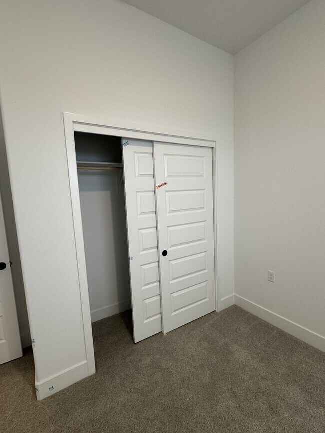 Building Photo - 7419 Castle Dr