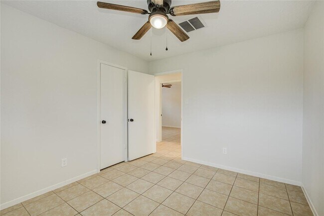 Building Photo - 22511 Market Square Ln