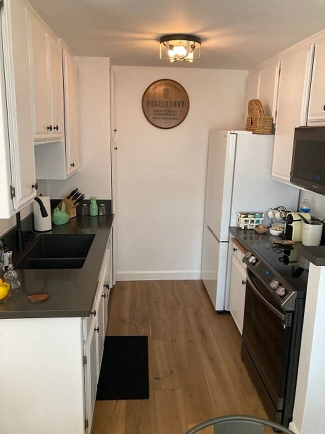 Building Photo - 1 Bedroom-1 Bathroom Single Story Condo in the La Mesa Village