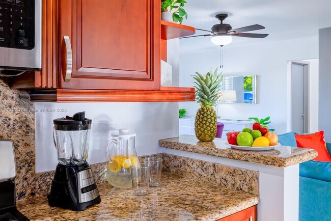 Building Photo - 312 N Luna Ct