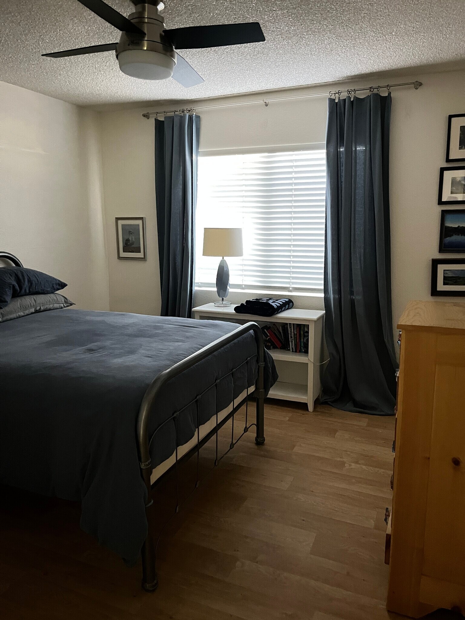 Guest bedroom - 425 S Parkcrest