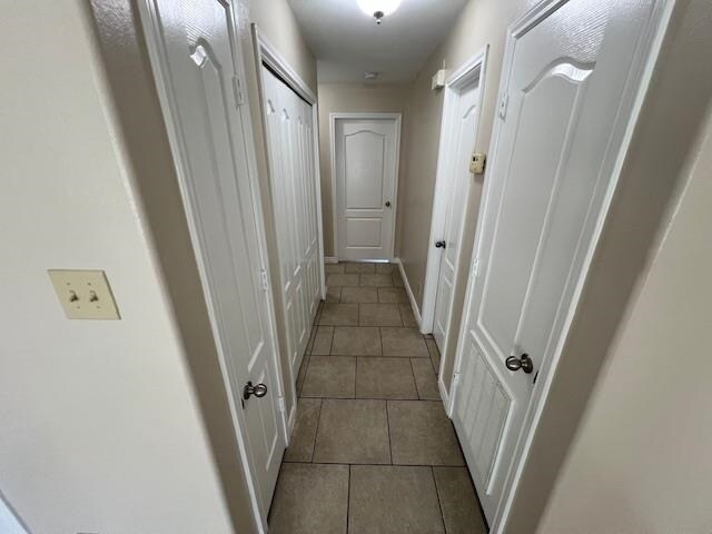 Building Photo - 2720 Camelot Dr