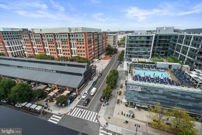 Building Photo - 1300 4th St SE