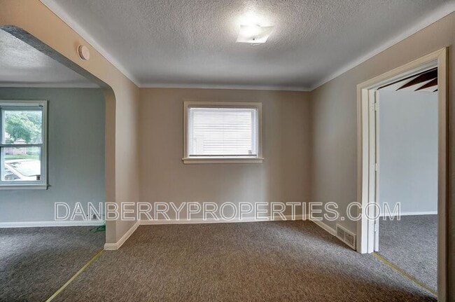 Building Photo - 1017 Searles Rd