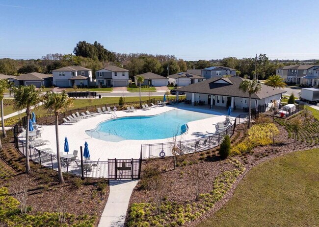 Building Photo - "Charming 3-Bed Townhouse in St. Cloud with Spacious 1,560 Sq Ft Layout and Modern Comforts!"