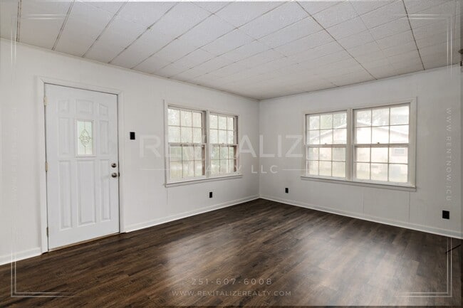 Building Photo - Updated 3 Bedroom/2 Bathroom Home in Mobile!