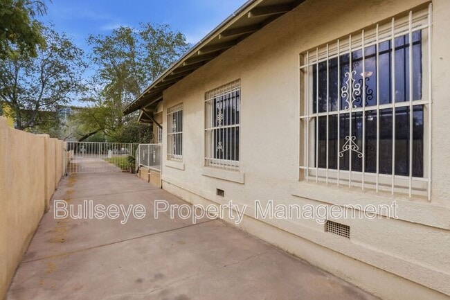 Building Photo - 718 W Roosevelt St