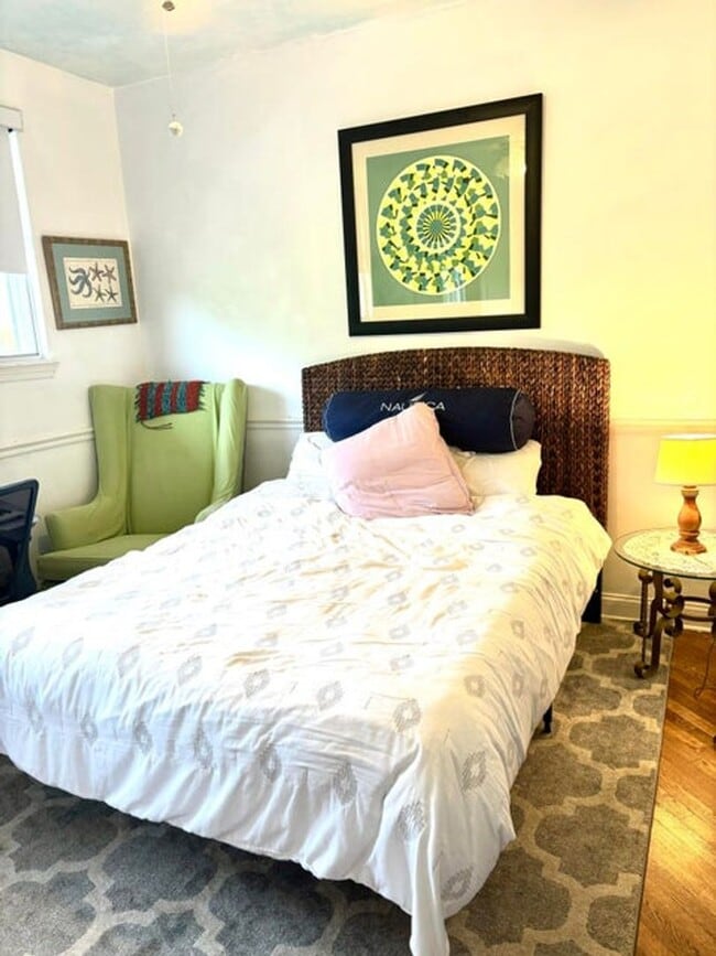 Building Photo - 328 N Lake Dr