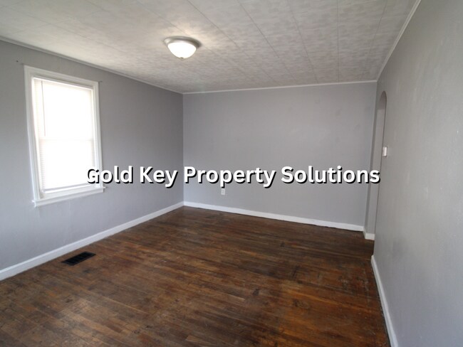 Building Photo - MUNCIE 2 BR 1 BA House with Central Air and 2-Car Garage (SECTION 8 APPROVED)