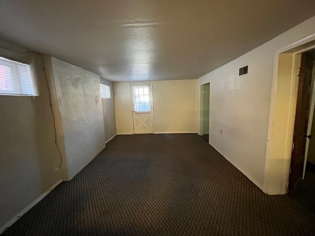 Building Photo - Charming 2 Bed, 1 Bath Lower Level Unit wi...