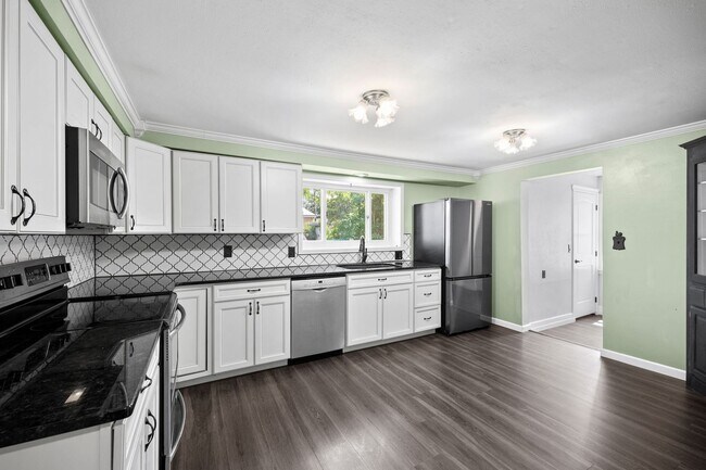 Building Photo - Lidgerwood Area 4 Bedroom 2 Bathroom Home!