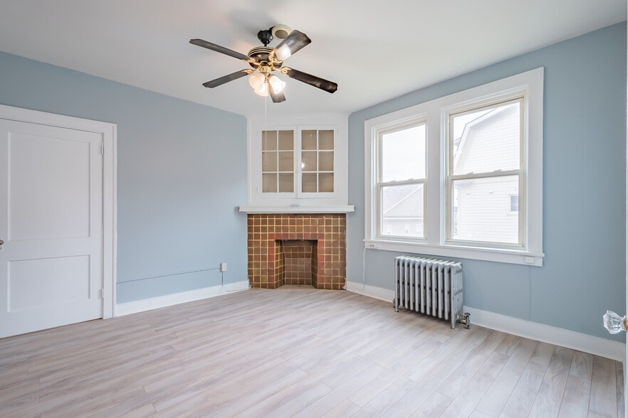 Building Photo - 2114 Bedford Ave