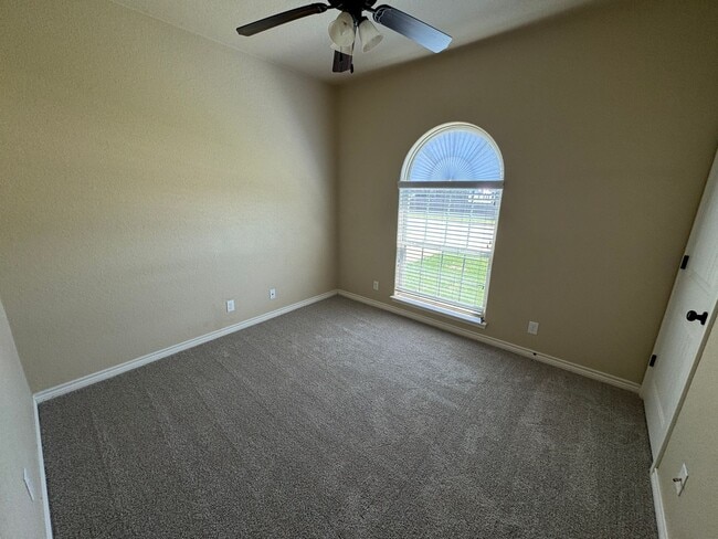 Building Photo - 6109 Newcastle Dr