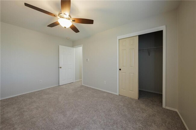 Building Photo - 2905 Rainy River Dr