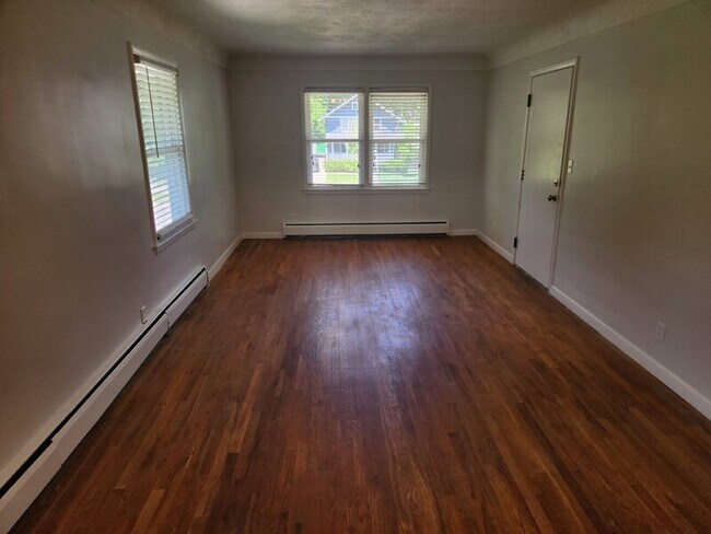 Building Photo - 2822 Kingman Blvd