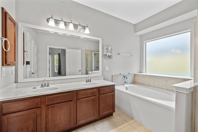 Building Photo - 9906 Taylor Springs Ln