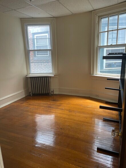 Building Photo - 203 Penn St