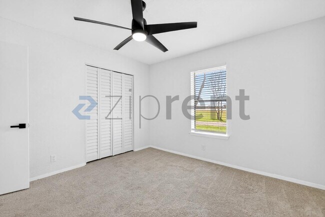 Building Photo - 2404 TX-289