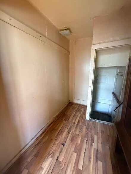 Building Photo - 347 N Stone St