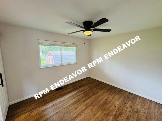 Building Photo - Modern 3-Bed Home in Quiet Neighborhood. F...