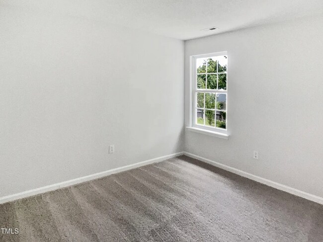 Building Photo - Updated 3BR Home with Garage, Pet Friendly!