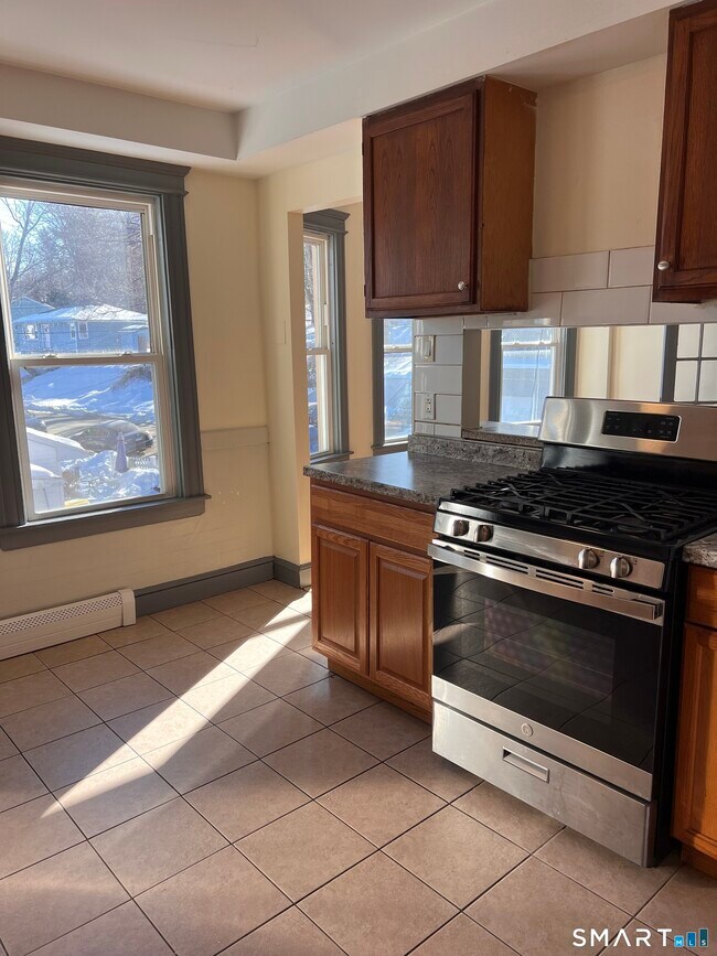 Building Photo - 337 Wilson St