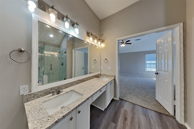 Building Photo - 814 Hyacinth Pl