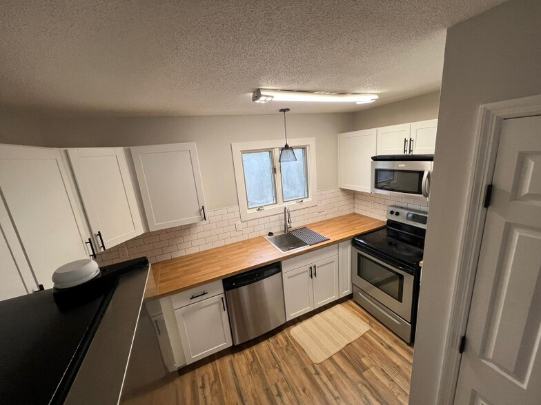 Building Photo - 515 37th Ave N