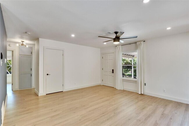Building Photo - 2102 Bristol Dr