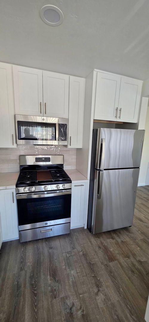 Building Photo - Upstairs 2 bedroom 1 bath apartment in PB, 4 blocks from ocean