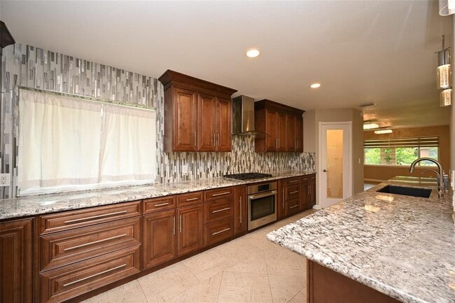 Building Photo - 2127 Lamonte Ln