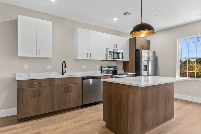 Building Photo - 22 Everett St