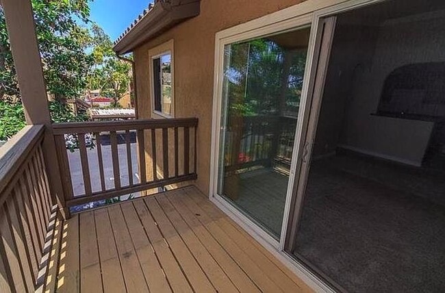 Building Photo - Awesome condo in gated community
