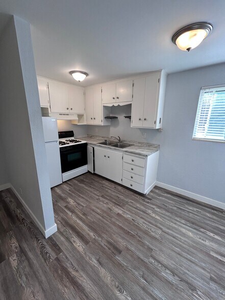 Building Photo - 3175 S 300 E