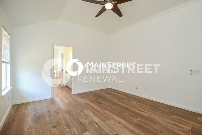Building Photo - 3 Bedroom Pet-Friendly Home in Oklahoma City, OK with Main Street Renewal