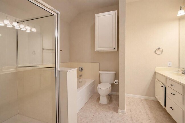 Building Photo - 5515 Davis Ln