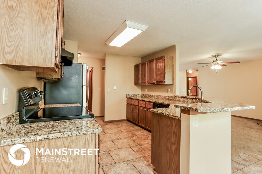 Building Photo - 447 Slusser Ln