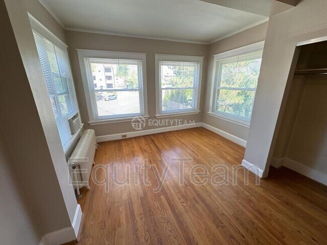 Building Photo - 2581 Madison Rd