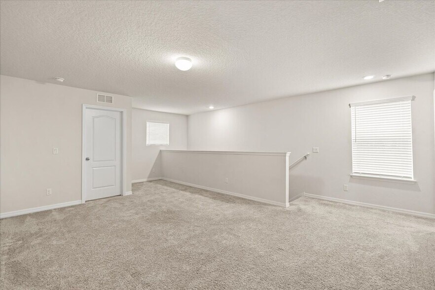 Building Photo - 5192 Chickadee St