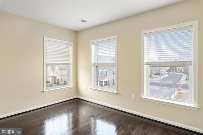 Building Photo - 10625 Legacy Ln