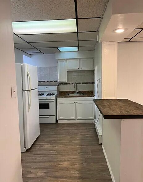 Building Photo - 464 3rd St