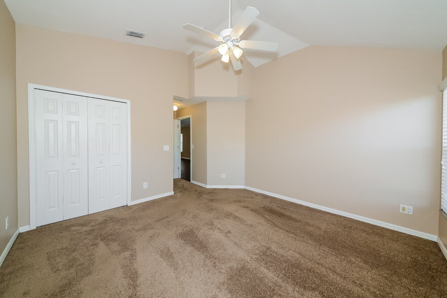 Building Photo - 10411 Lakeside Vista Dr