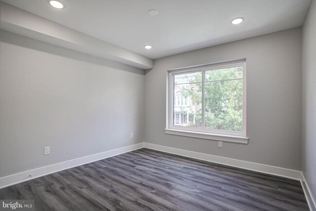 Building Photo - 540 S 52nd St
