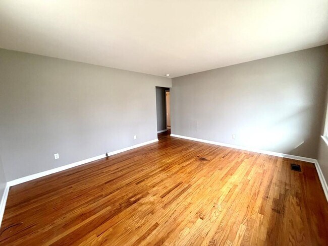 Building Photo - 3507 Velma Dr
