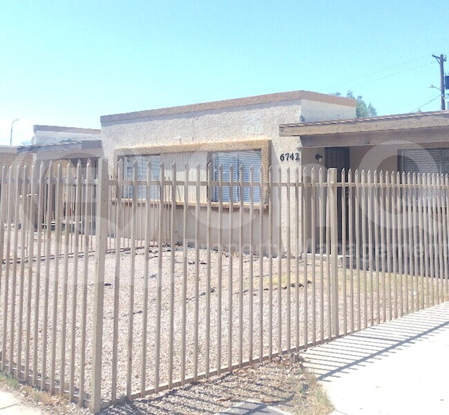Primary Photo - 6742 W Palmaire Ave