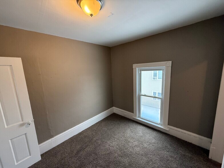 Building Photo - 121 N 8th St