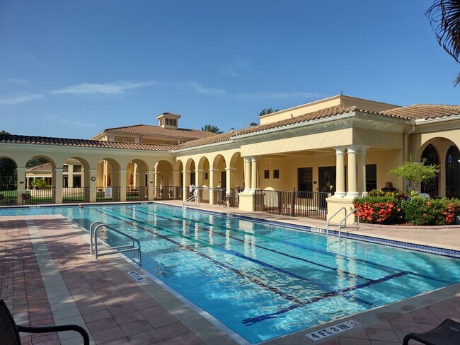 Building Photo - Seasonal Short-Term 3 Bedroom 2 Bathroom Heated Pool Home located in Venetian Club & River Club!